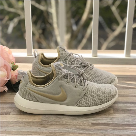 NWT Nike Roshe Two Light Bone WMNS - Picture 6 of 8